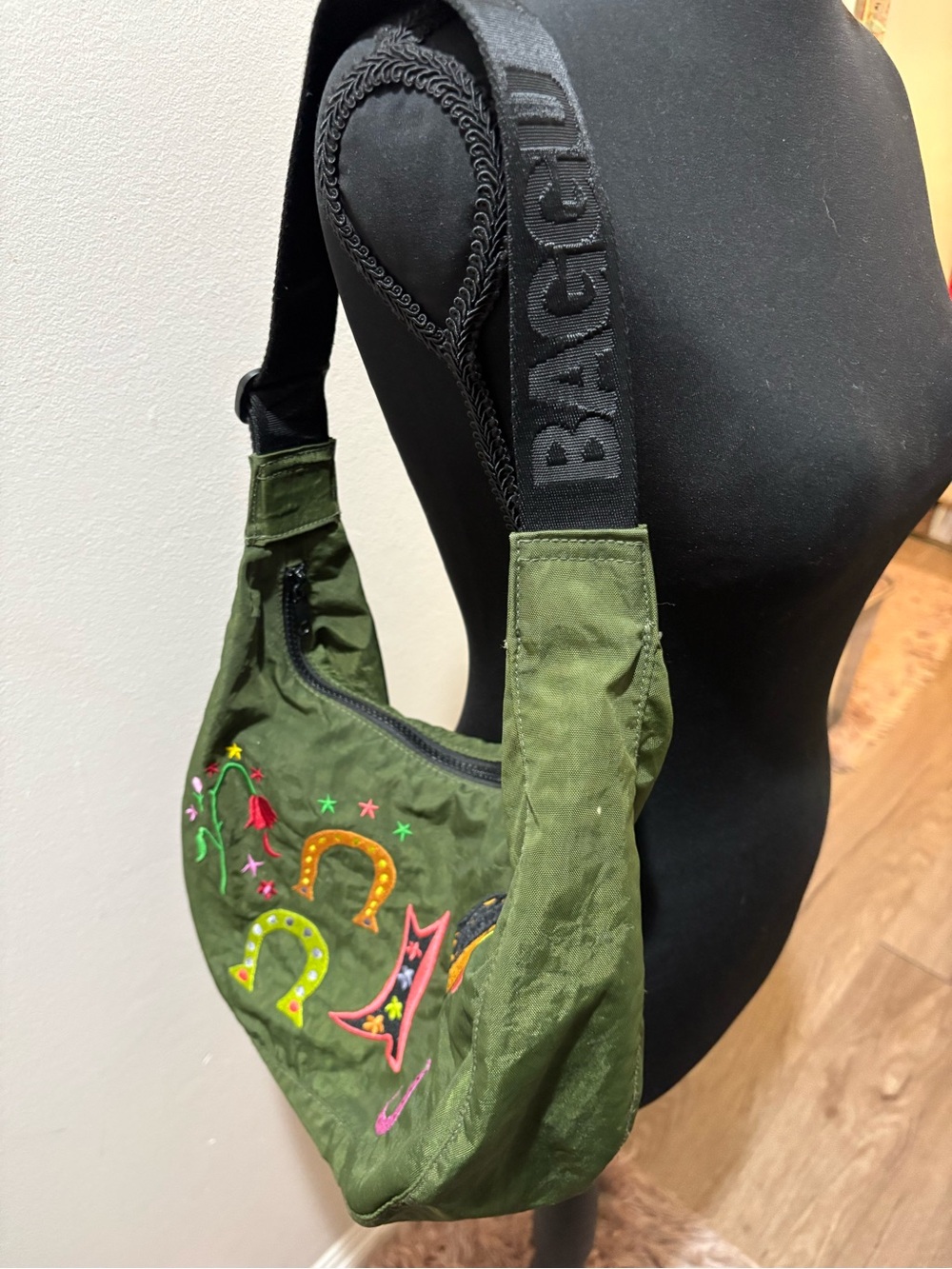 Baggu Jessica William Medium Crescent - Picture 3 of 7